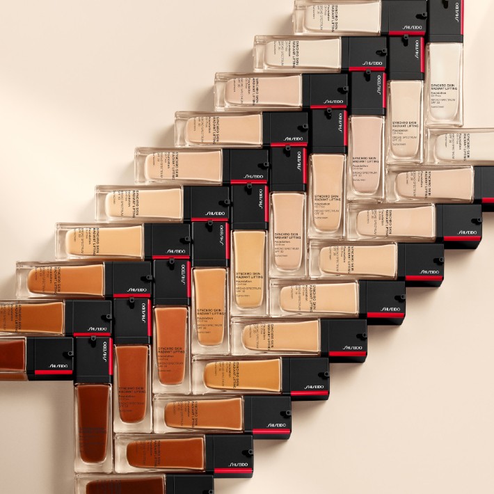 Synchro Skin Radiant Lifting Foundation SPF 30 LIGHT-ADJUSTING TECHNOLOGY
