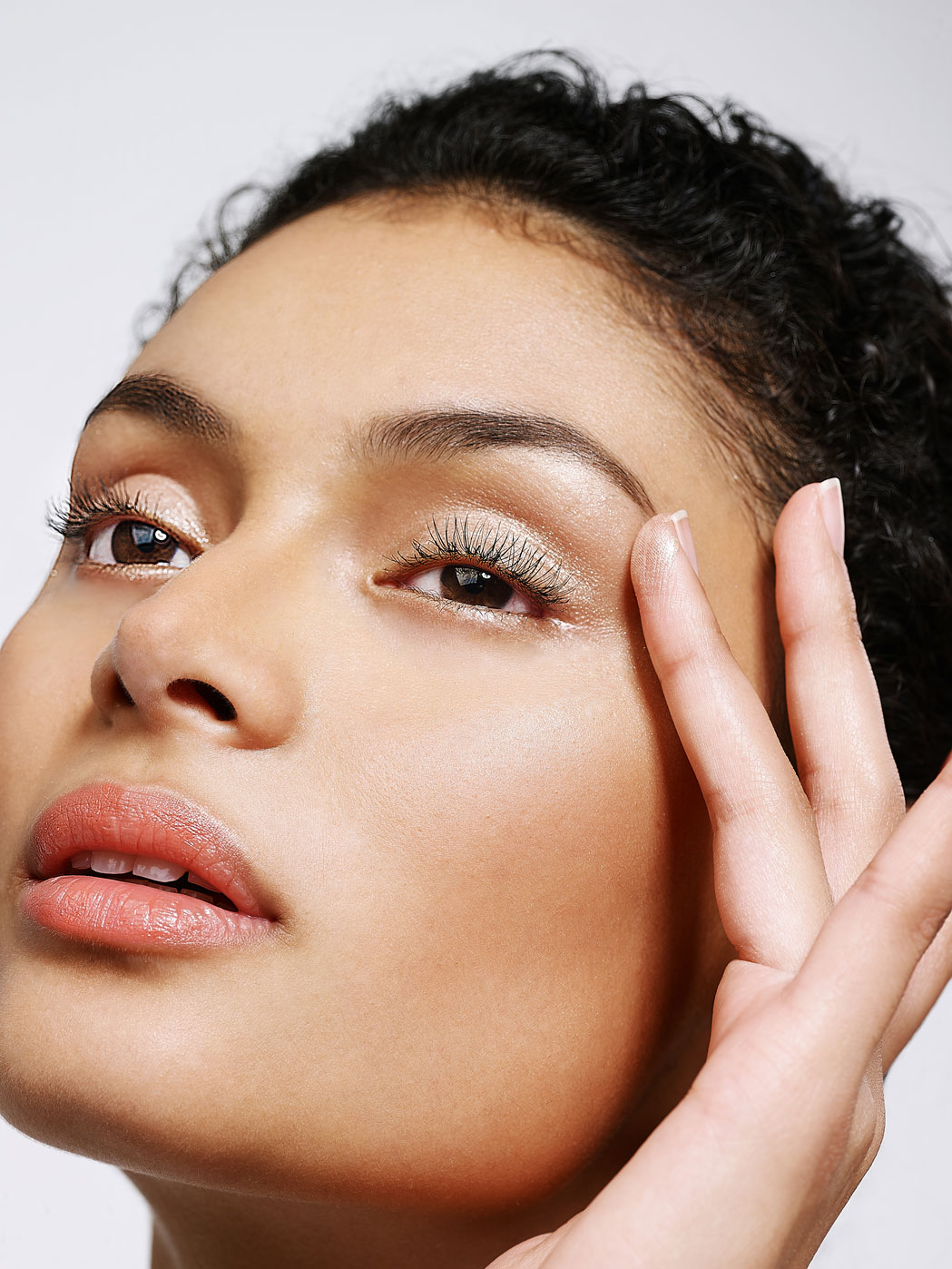 face-of-a-woman-with-subtle-evening-shimmer-makeup